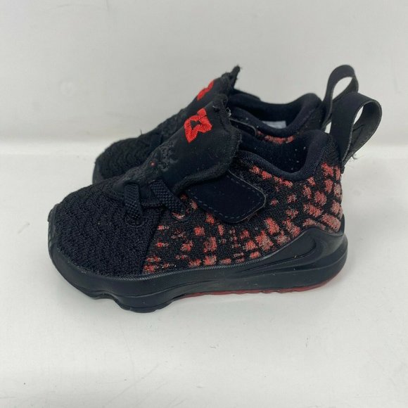 Nike Boys Lebron 17 BQ3177-006 Sneaker Shoes  4 C - Picture 4 of 8